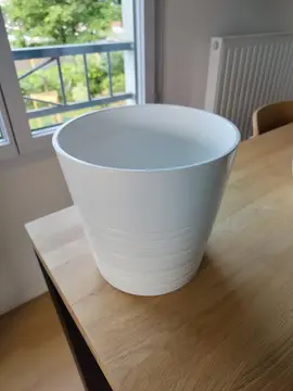 Grand cache-pot blanc en céramique (ébréché)