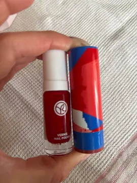 lot vernis à ongles et rouge à lèvre Yves rocher neuf