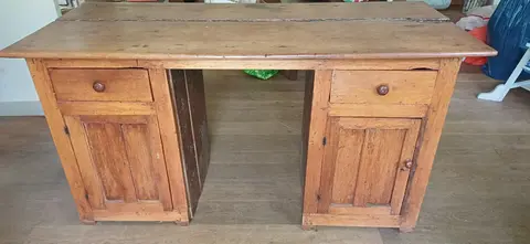 Joli bureau ancien en bois