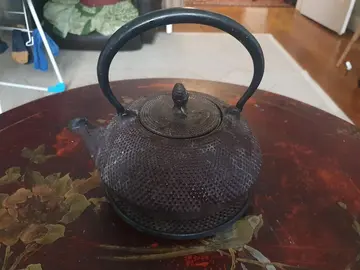 théière en fonte