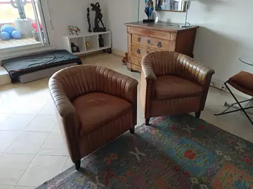DEUX FAUTEUILS CUIR MARRON