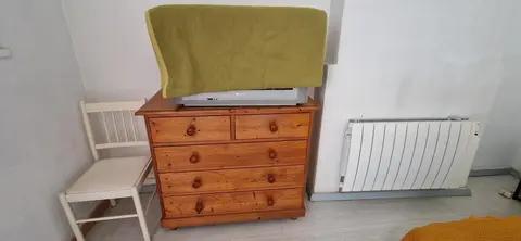Commode en bois massif