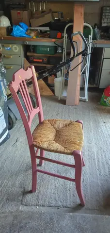 Donne 3 chaises à retaper (paillage ou peinture)
