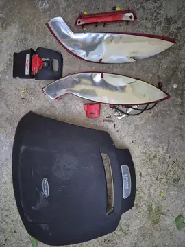 pièces top case givi (dont serrure)