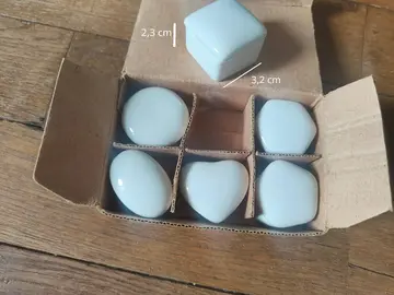 petites boites déco blanches(céramique ?)