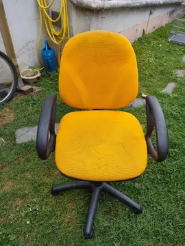 chaise de bureau sur roulettes