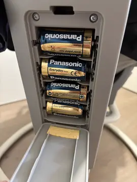balanelle peu servie fonctionne avec piles, maispas de chargeur 220v