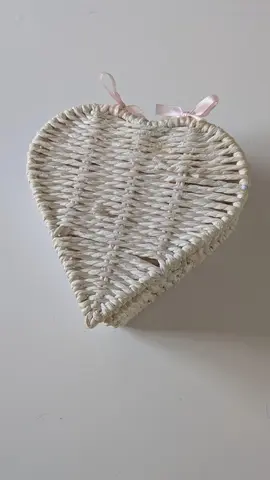 boite à bijoux ou petit panier en forme de coeur