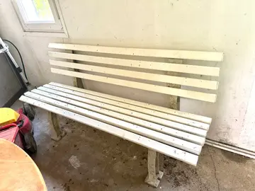 banc extérieur blanc