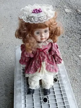 Poupée de porcelaine
