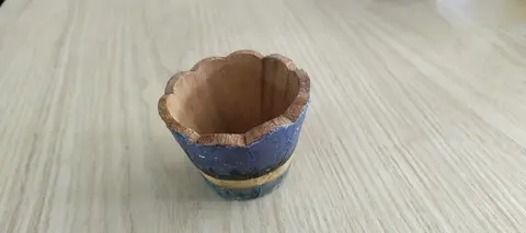 petit pot en bois décoré
