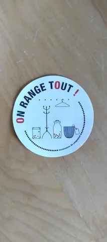 autocollant "on range tout"