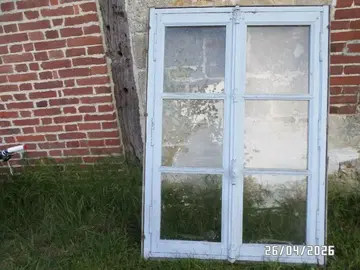 châssis et fenêtre avec ses carreaux