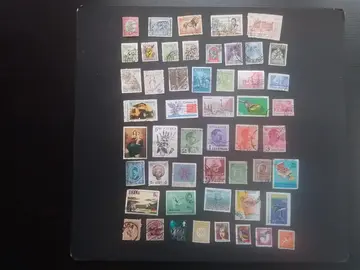 cinquantaine de timbres divers pays