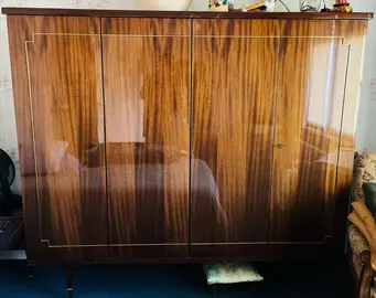 armoire en bois