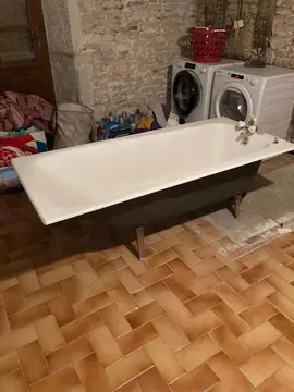 baignoire en fonte + lavabo + bac de douche