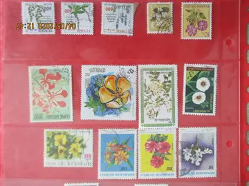 11 timbres oblitérés Fleurs - Roumanie - Bulgarie