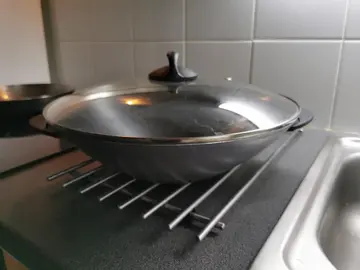 Grande poêle Wok 38 cm non compatible avec induction