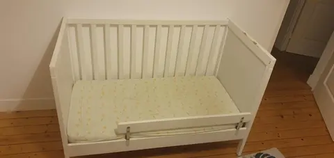 lit bébé ikea