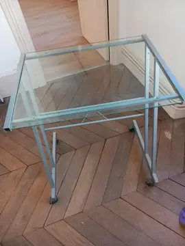 Petit bureau sur roulette