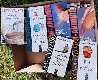 Collection de 200 romans de San Antonio très bon état 174 au format poche, 15 reliés, 6 brochés