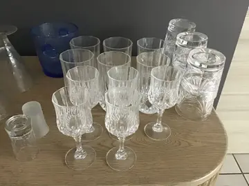 différents styles de verres+ coupes à glace + saut à glaçons