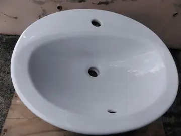 Lavabo en céramique blanc