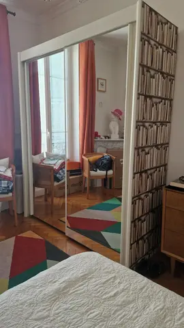 Grande Armoire avec portes coulissantes miroir