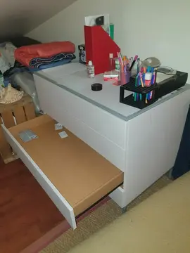 commode 4 tiroirs, très propre