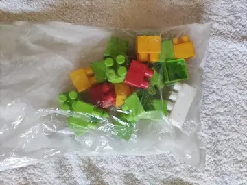 gros blocs lego.