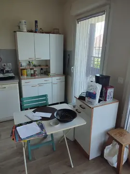 Deux meubles de cuisine (buffet et commode=)