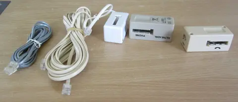 Cables RJ11 (téléphone) plus filtres ADSL