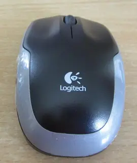 1 Souris Logitech M210 sans fil (manque le dongle) NEUVE