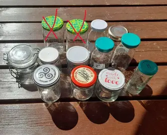 Lot de petits pots pour confitures