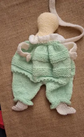petite poupée en tricot
