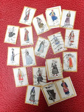 joli lot costumes timbres Grèce..
