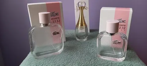 Flacons de parfum vides