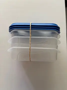 3 petits Tupperware