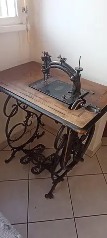Machine à coudre Peugeot