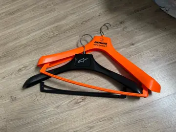 2 cintres pour vestes de moto 🏍️