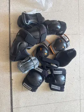 lot genouillères et protèges