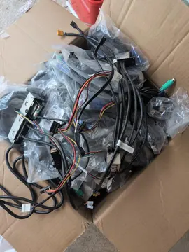 lot de câble informatique, VGA rallonge et quelques accessoires pour PC
