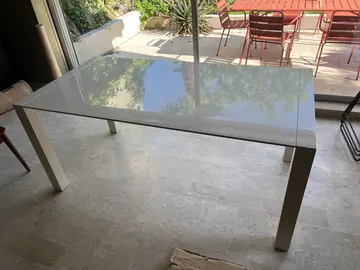 Grande table à manger blanche modulable