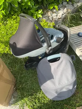 donne accessoire base Family et siège auto + nacelle