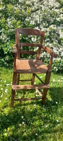 jolie chaise haute en bois