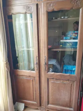 armoire vitrée en bois
