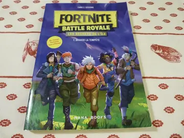 Livre Fortnite battle royale les secrets de l'île - 1. Braver la tempête