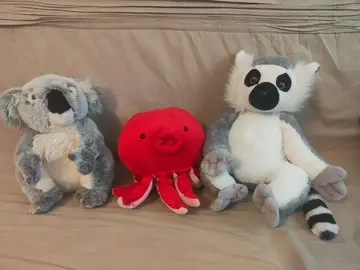 3 x peluches de 20 à 30 cm