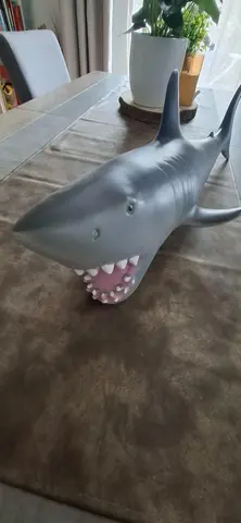 jouet requin