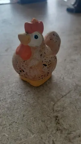 petite statuette poule